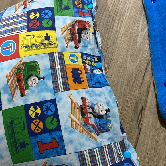 Small convertible travel blanket/pillow cover - Picture 5 of 8